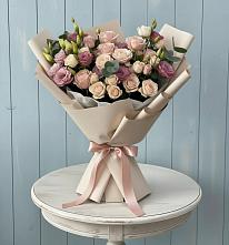 Букет цветов из:  Розы и Лизиантусы в Каргаске