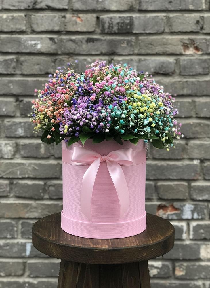 Цветочная композиция из Гипсофила и Розы в шляпной коробке в Каргаске