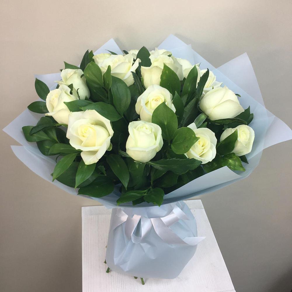 Букет 15 Белых роз Проуд в Каргаске