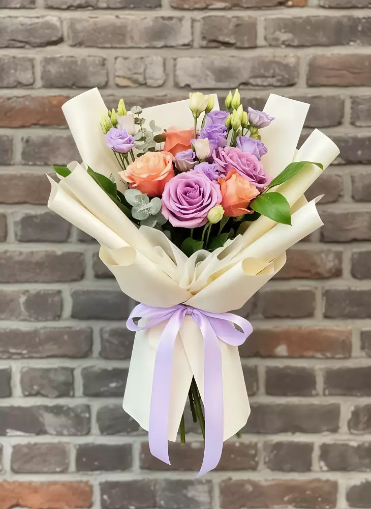 Букет цветов из: Лизиантусы и Розы в Каргаске