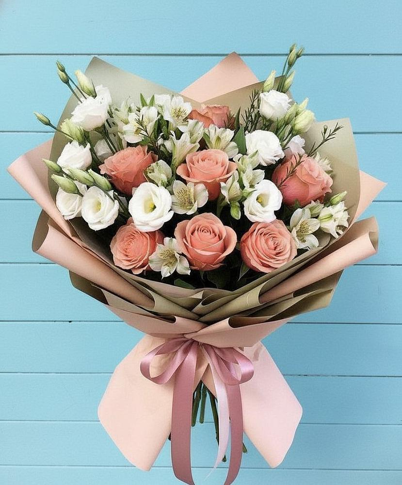 Букет цветов из: Розы, Альстромерии и Лизиантусы в Каргаске