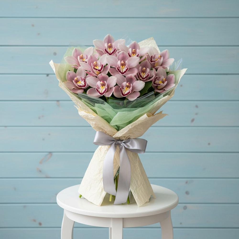 Букет цветов из: Орхидеи и Розы в Каргаске