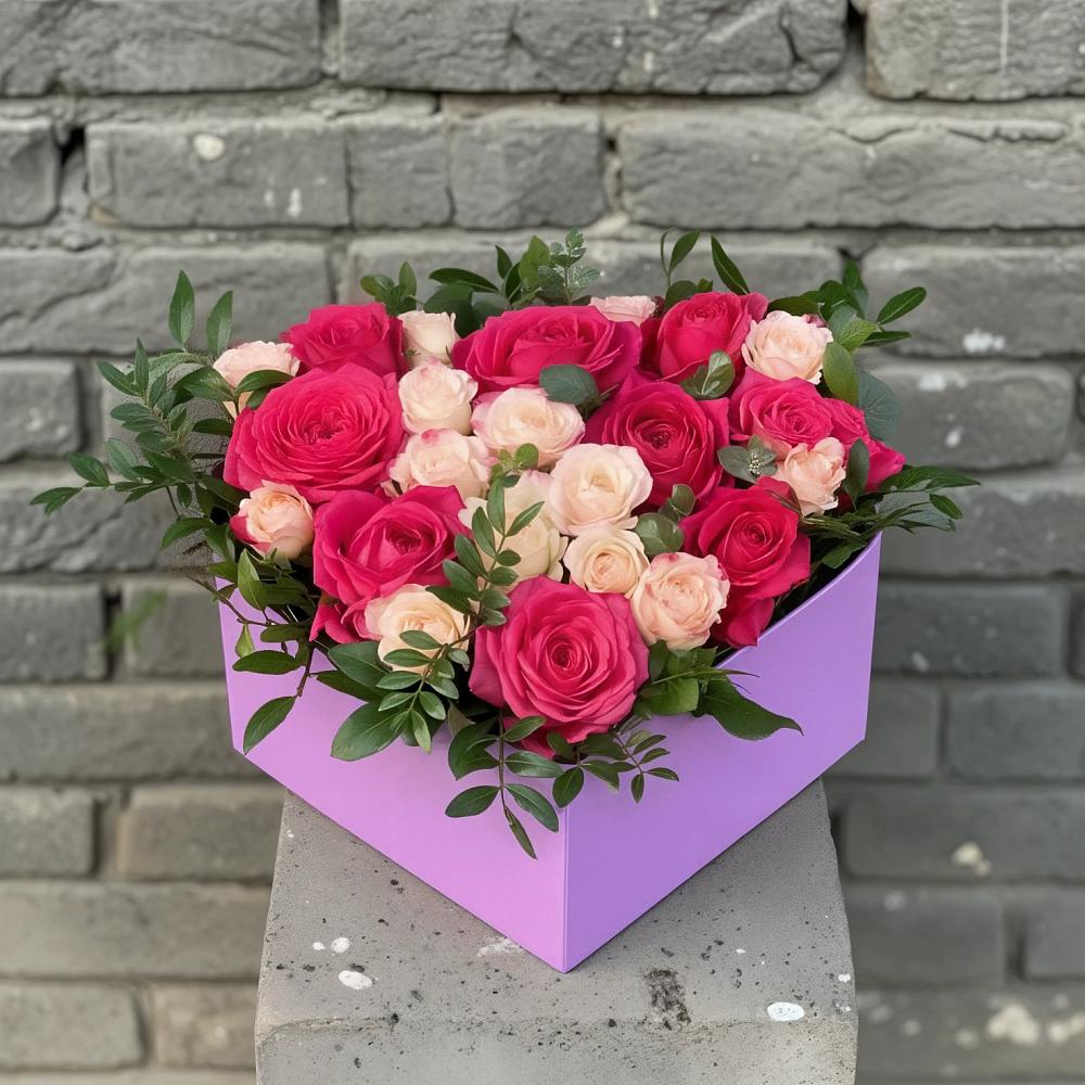 Цветочная композиция из Розы в коробке в Каргаске