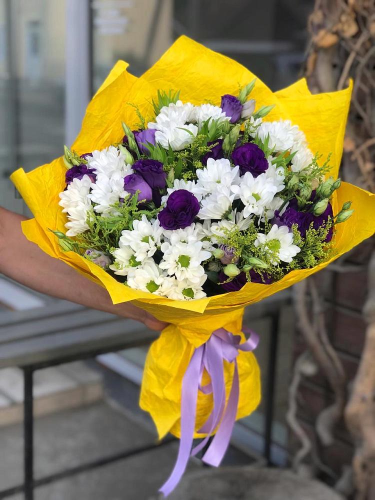 Букет цветов из: Ирисы, Хризантемы и Ромашки в Каргаске