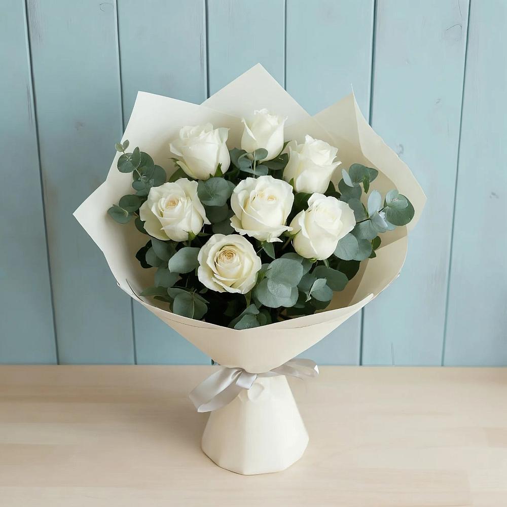 Букет Белые розы в Эвкалипте в Каргаске
