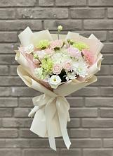 Букет цветов из:  Гвоздики, Розы, Лизиантусы и Хризантемы в Каргаске
