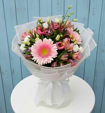 Букет цветов из:  Герберы, Альстромерии и Лизиантусы #REPLACE_PRED# Каргаске