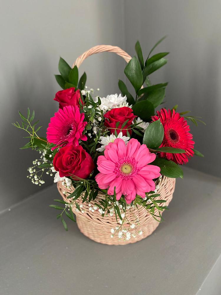 Цветочная композиция из Розы, Хризантемы и Герберы в корзине в Каргаске