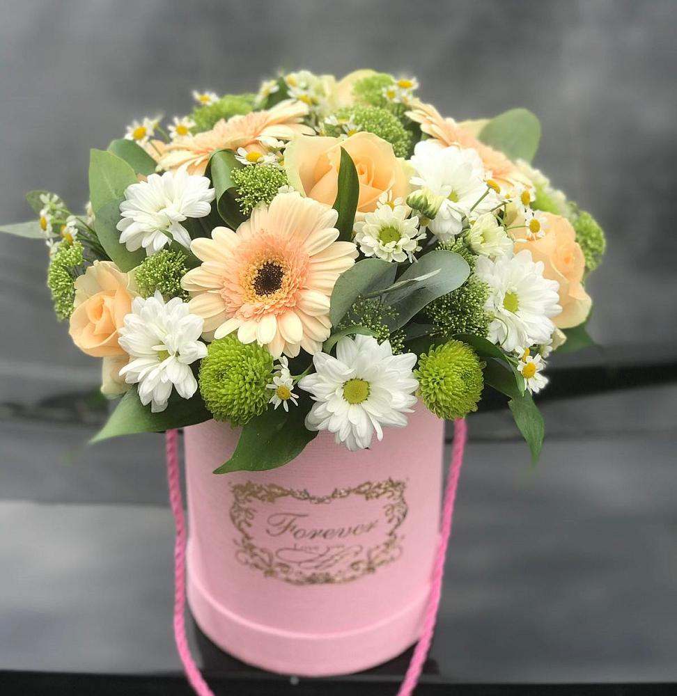 Цветочная композиция из Розы, Герберы и Хризантемы в шляпной коробке в Каргаске