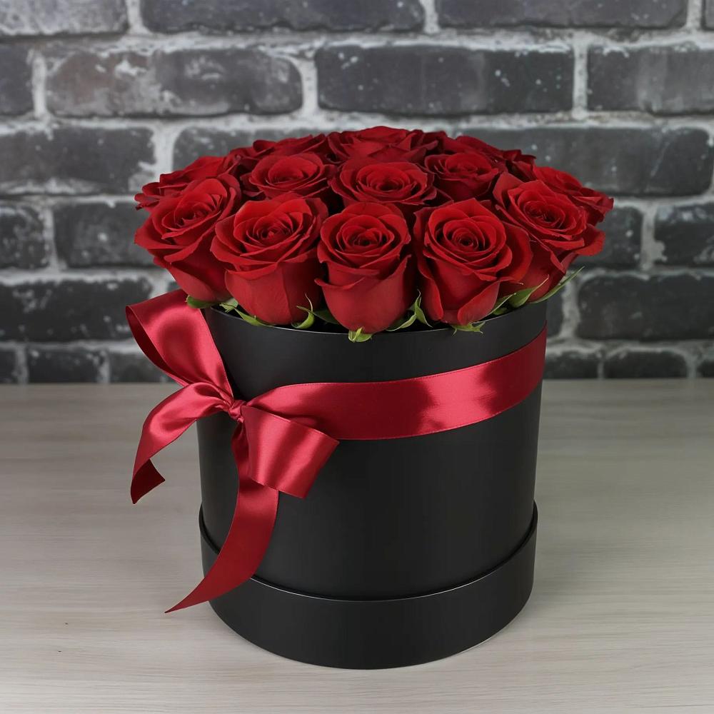 Цветочная композиция из Розы в шляпной коробке в Каргаске