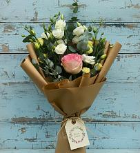 Букет цветов из:  Розы и Лизиантусы в Каргаске