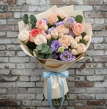 Букет цветов из:  Розы, Лизиантусы и Гвоздики в Каргаске