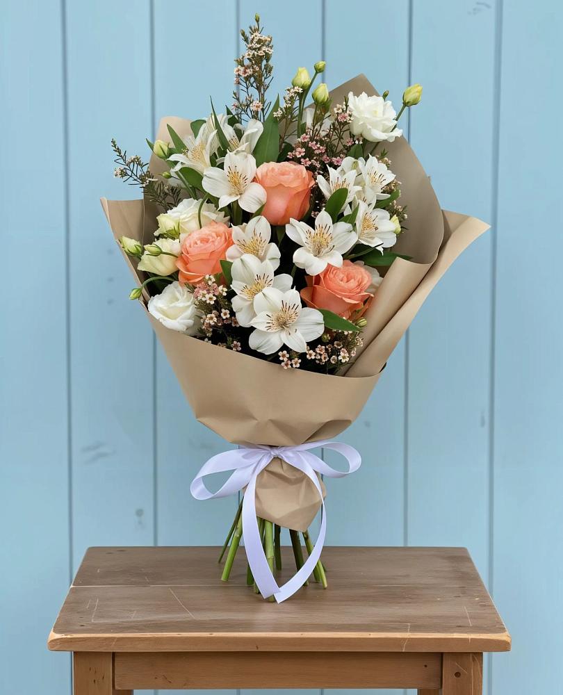 Букет цветов из: Альстромерии, Лизиантусы, Розы и Хризантемы в Каргаске