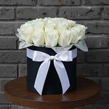 Цветочная композиция из Розы в шляпной коробке в Каргаске