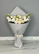 Букет цветов из:  Розы и Лизиантусы в Каргаске